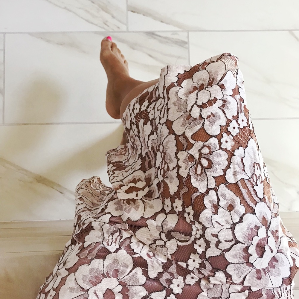 Last 1!! Gorgeous mauve off shoulder lace dress - Picture 5 of 5